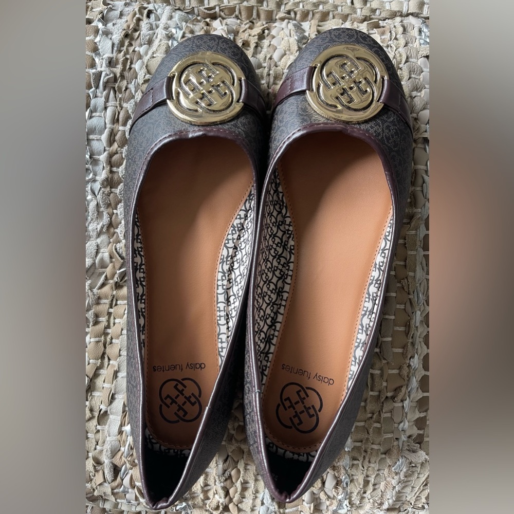 Daisy Fuentes Flats